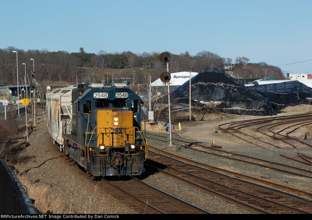 CSXT 2548 Leads L077 at Oil Plant